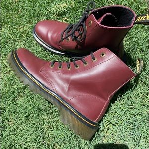 Burgundy Women’s Dr.Martens Luana